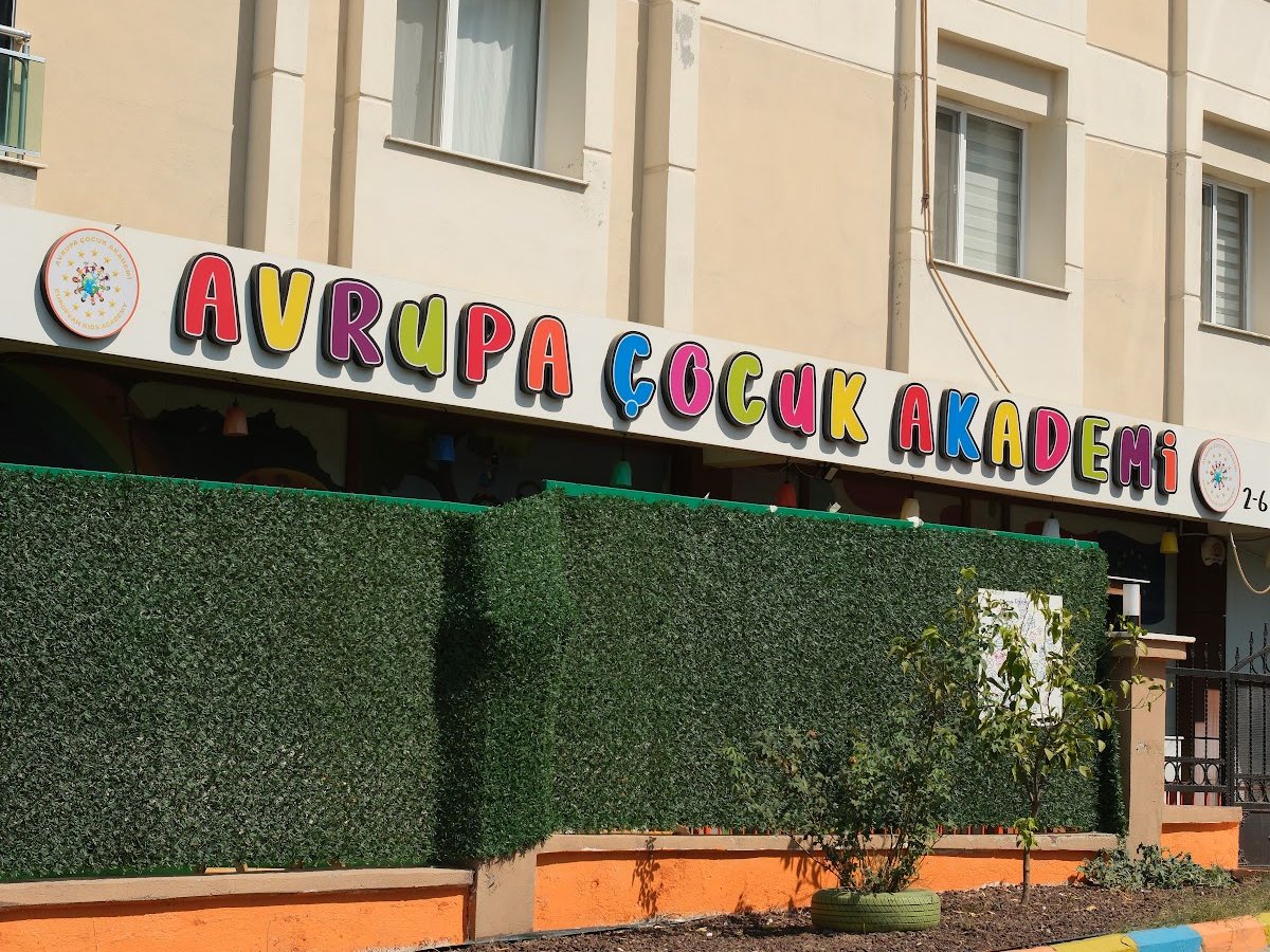 Avrupa Çocuk Akademi okul bahçesi